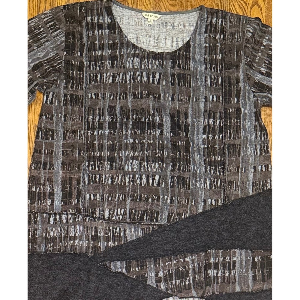 Yak & Yeti Tunic Top Abstract Grid Bell Sleeve Asymmetrical Gray Women's Size M - Picture 2 of 7